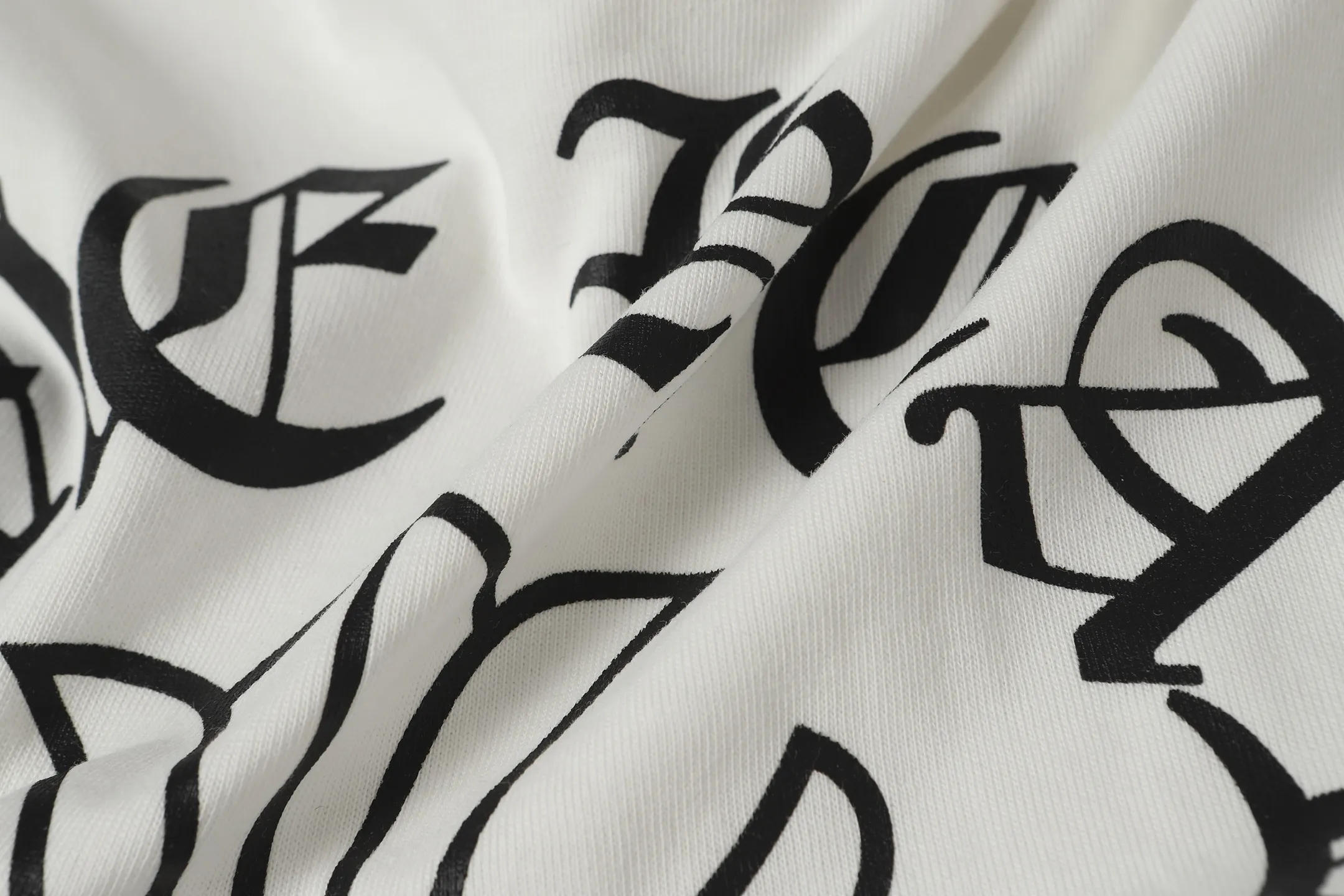 P150 -Chrome Hearts/Chrome Hearts Sanskrit cross letter printed short-sleeved T-shirt -High weight, high density and high quality. The wool is soft, delicate and skin-friendly. It feels soft and silky. It has excellent warmth and skin-friendly properties.